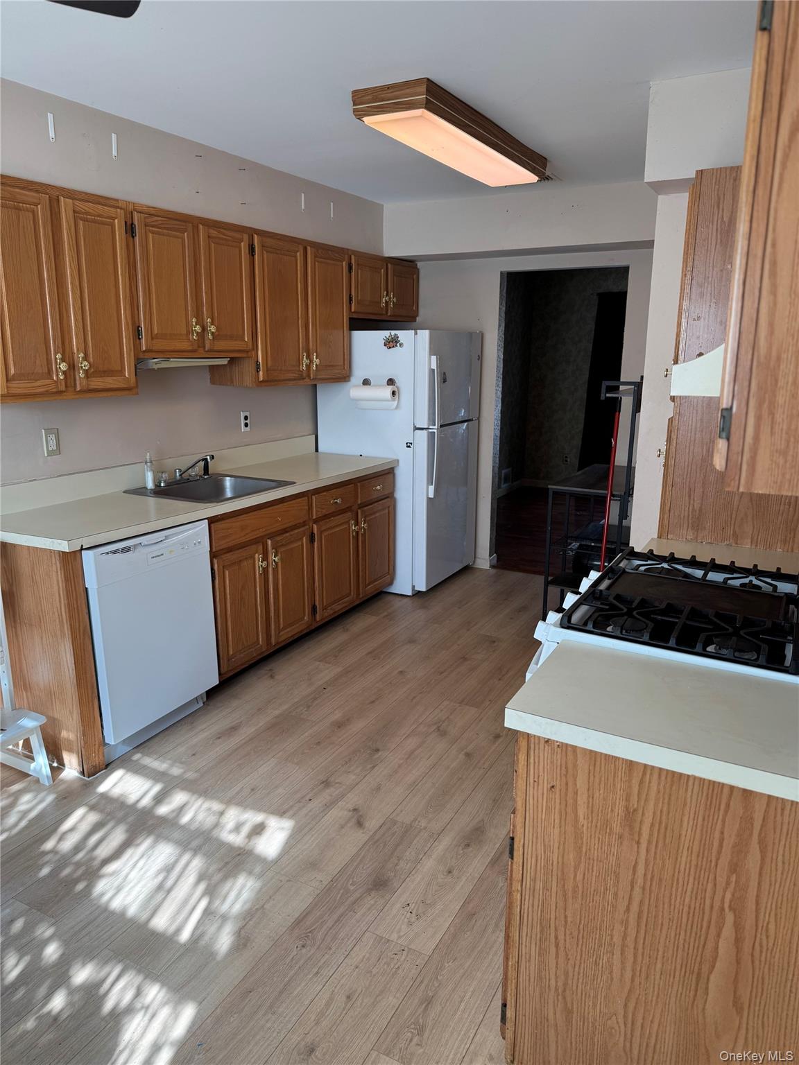 511 Race Place, Oakdale, NY 11769