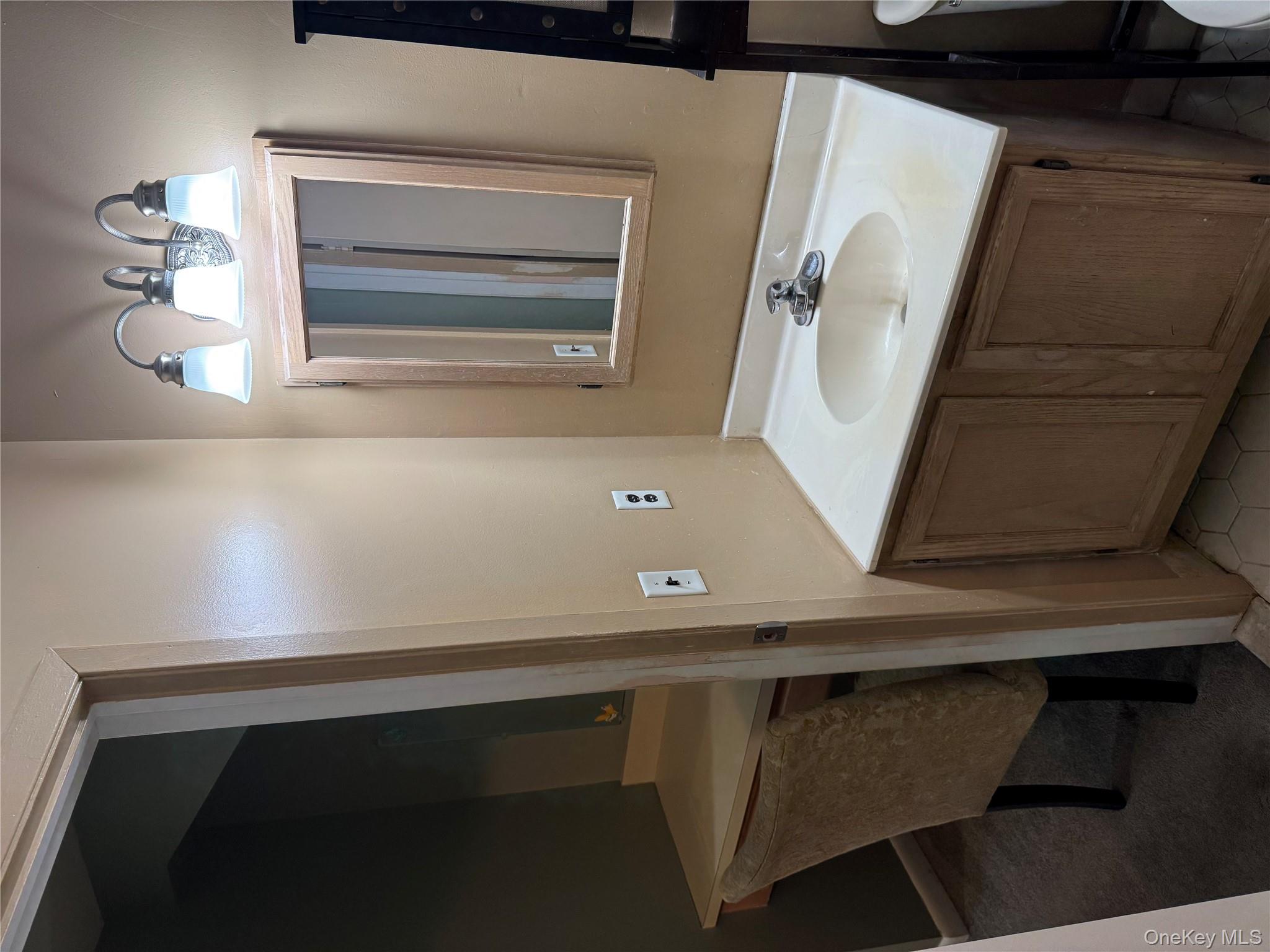 511 Race Place, Oakdale, NY 11769