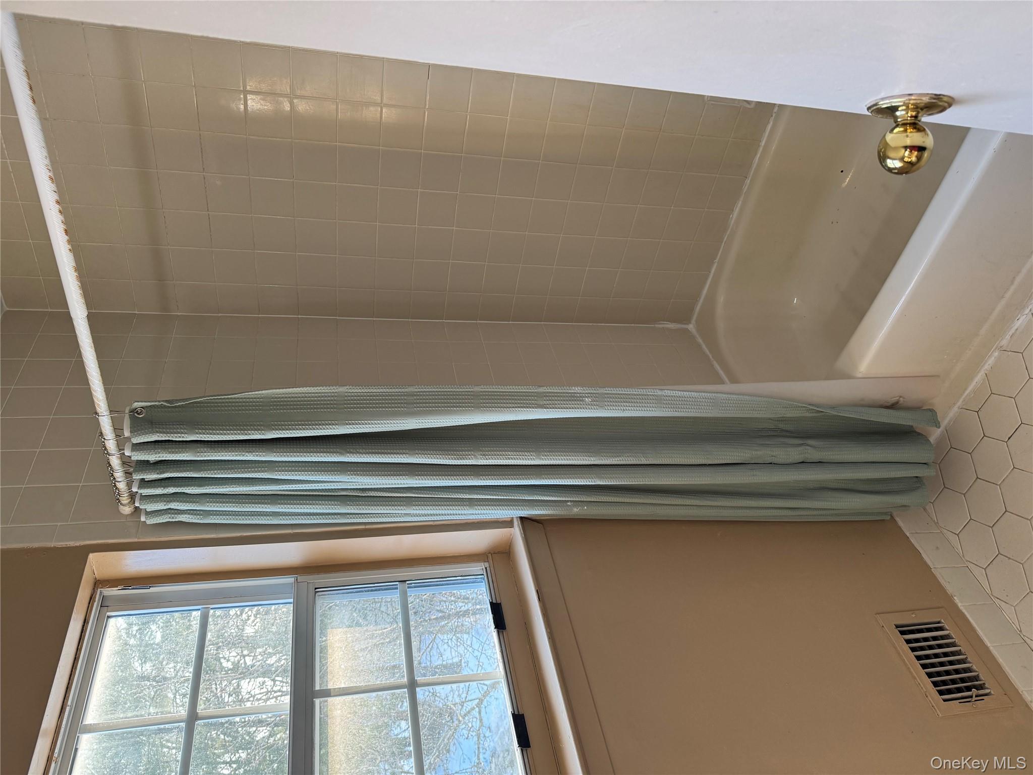 511 Race Place, Oakdale, NY 11769