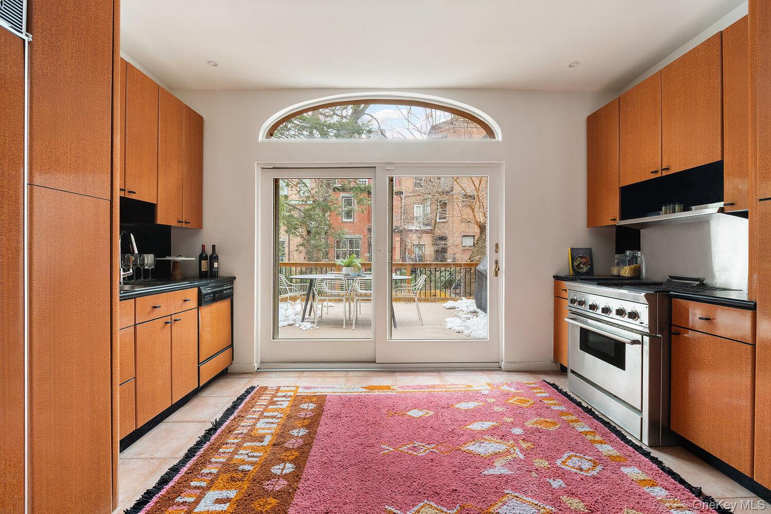 10 SIDNEY Place, Brooklyn, NY 11201