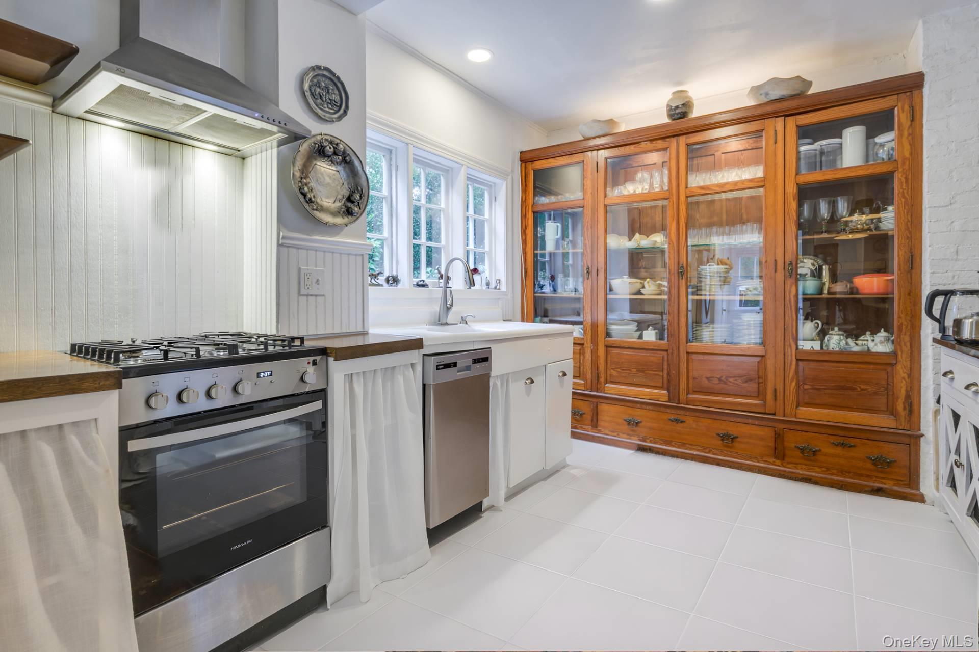 179 Elm Street, Southampton, NY 11968