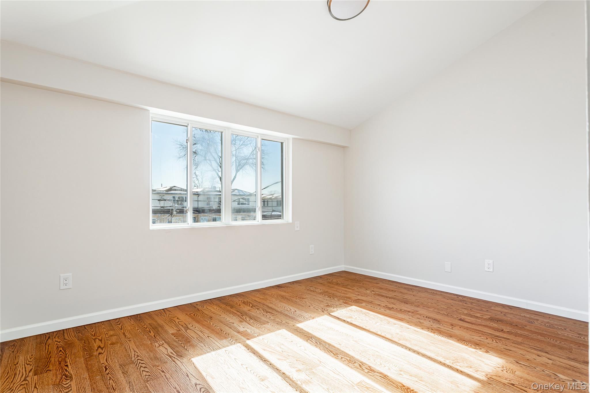 21 Spirit Lane, Staten Island, NY 10303