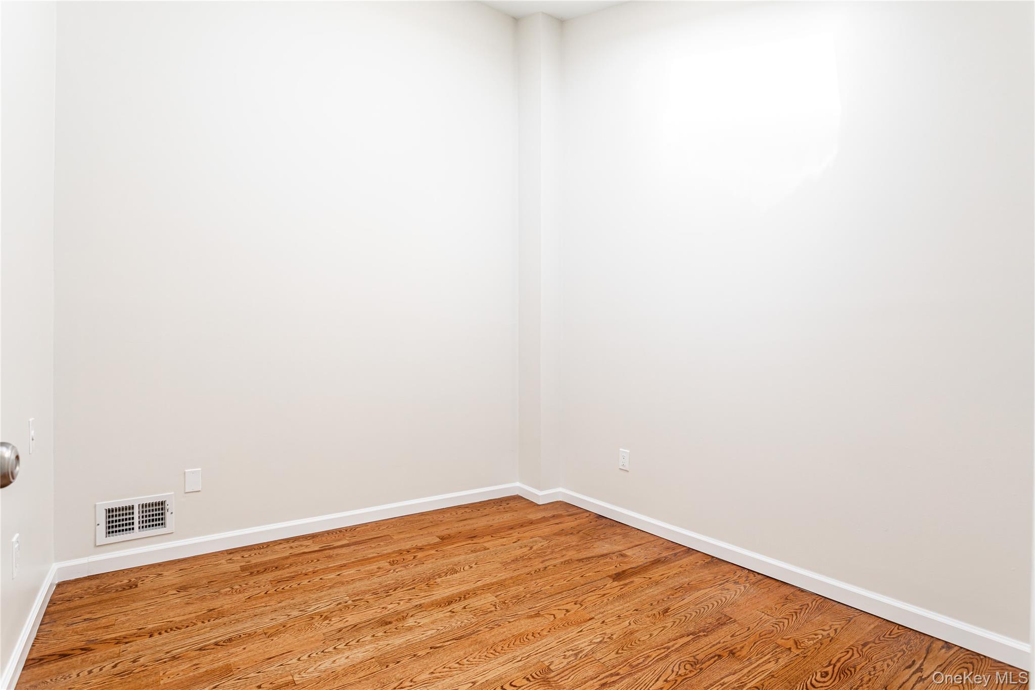 21 Spirit Lane, Staten Island, NY 10303