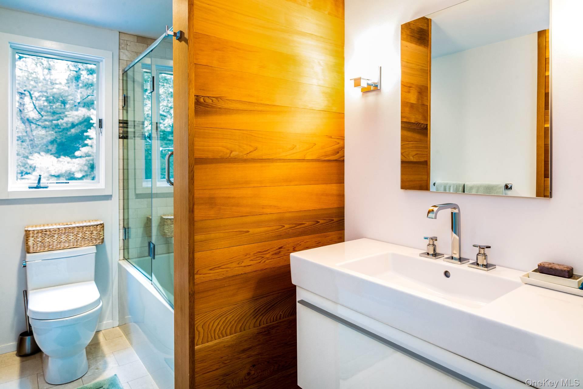 305 Two Holes Of Water Road, East Hampton, NY 11937