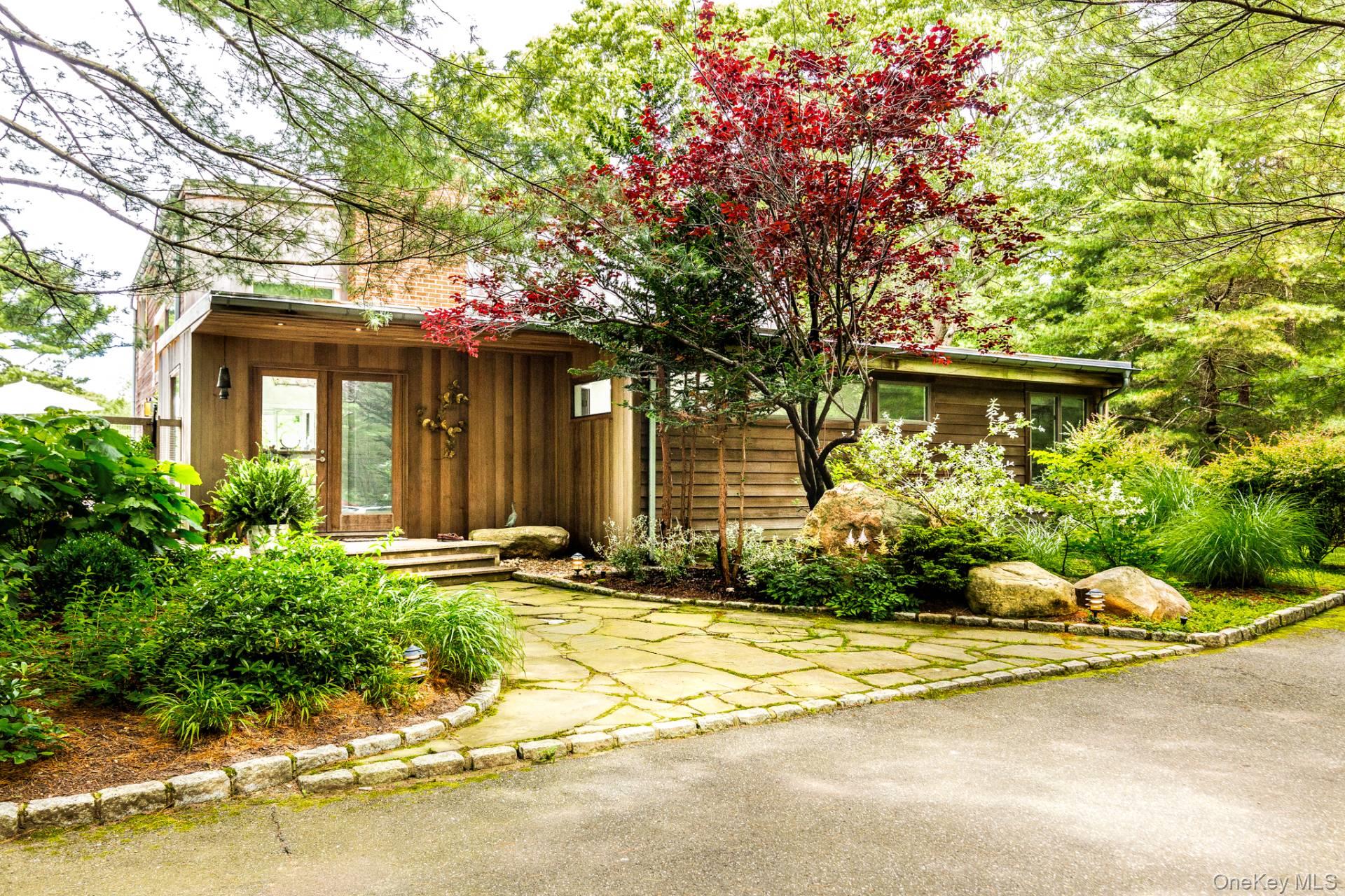 305 Two Holes Of Water Road, East Hampton, NY 11937