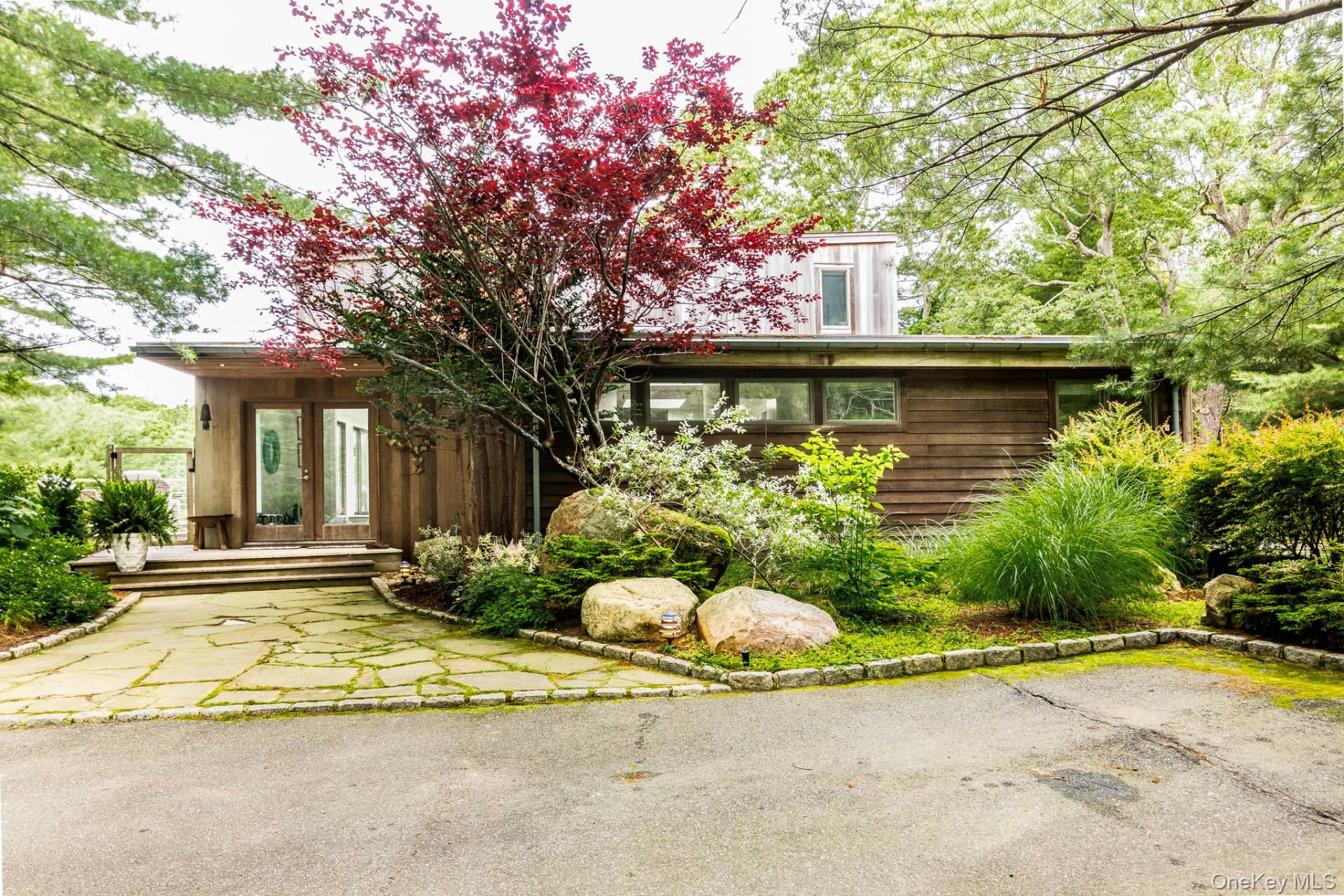 305 Two Holes Of Water Road, East Hampton, NY 11937