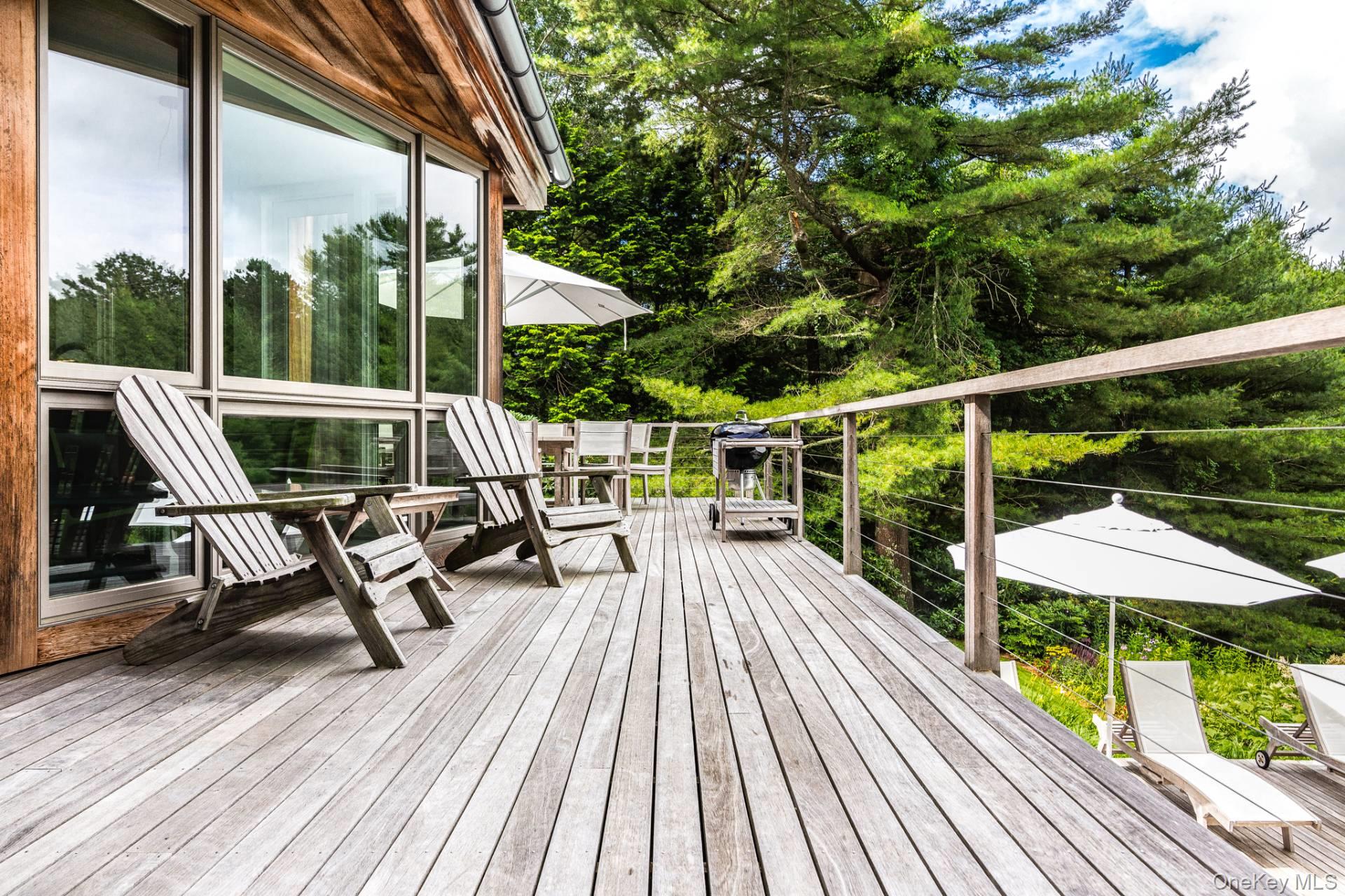 305 Two Holes Of Water Road, East Hampton, NY 11937