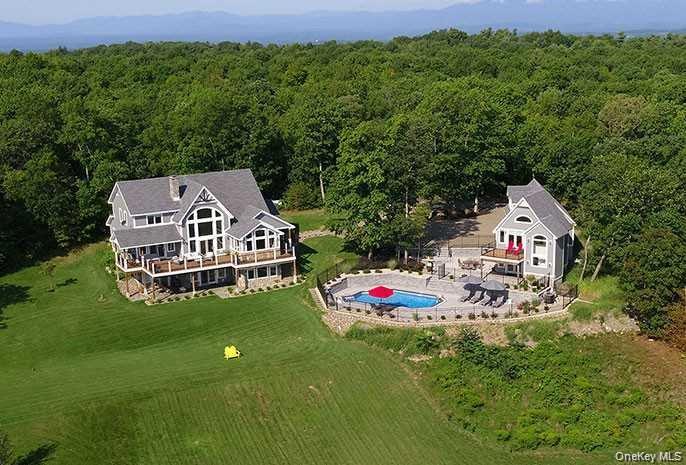 21 Contentment Lane, Red Hook, NY 12571