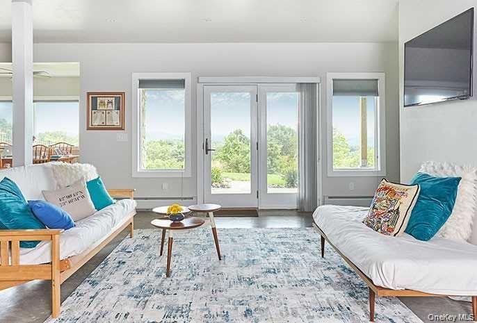 21 Contentment Lane, Red Hook, NY 12571