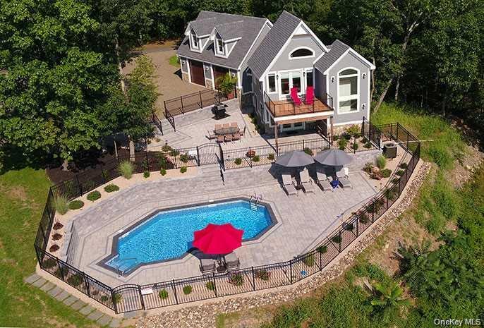 21 Contentment Lane, Red Hook, NY 12571