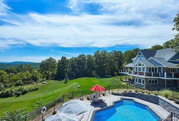 21 Contentment Lane, Red Hook, NY 12571