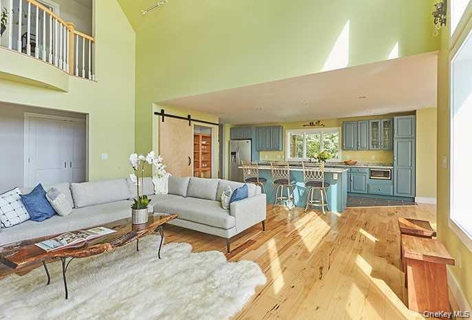 21 Contentment Lane, Red Hook, NY 12571