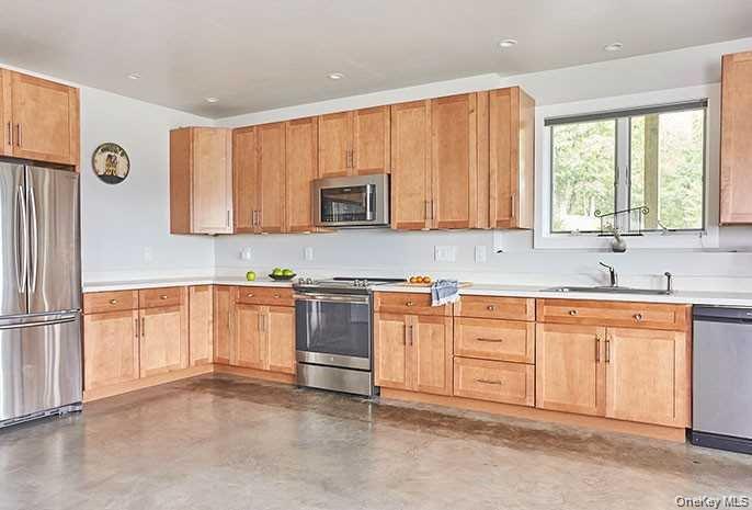 21 Contentment Lane, Red Hook, NY 12571