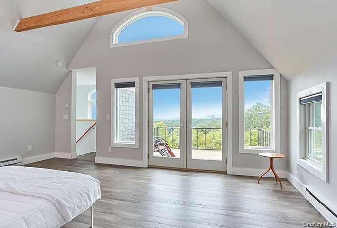 21 Contentment Lane, Red Hook, NY 12571