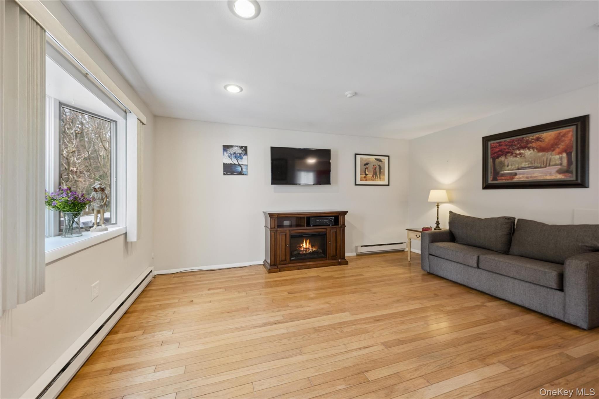 25 Freemont Lane, Coram, NY 11727