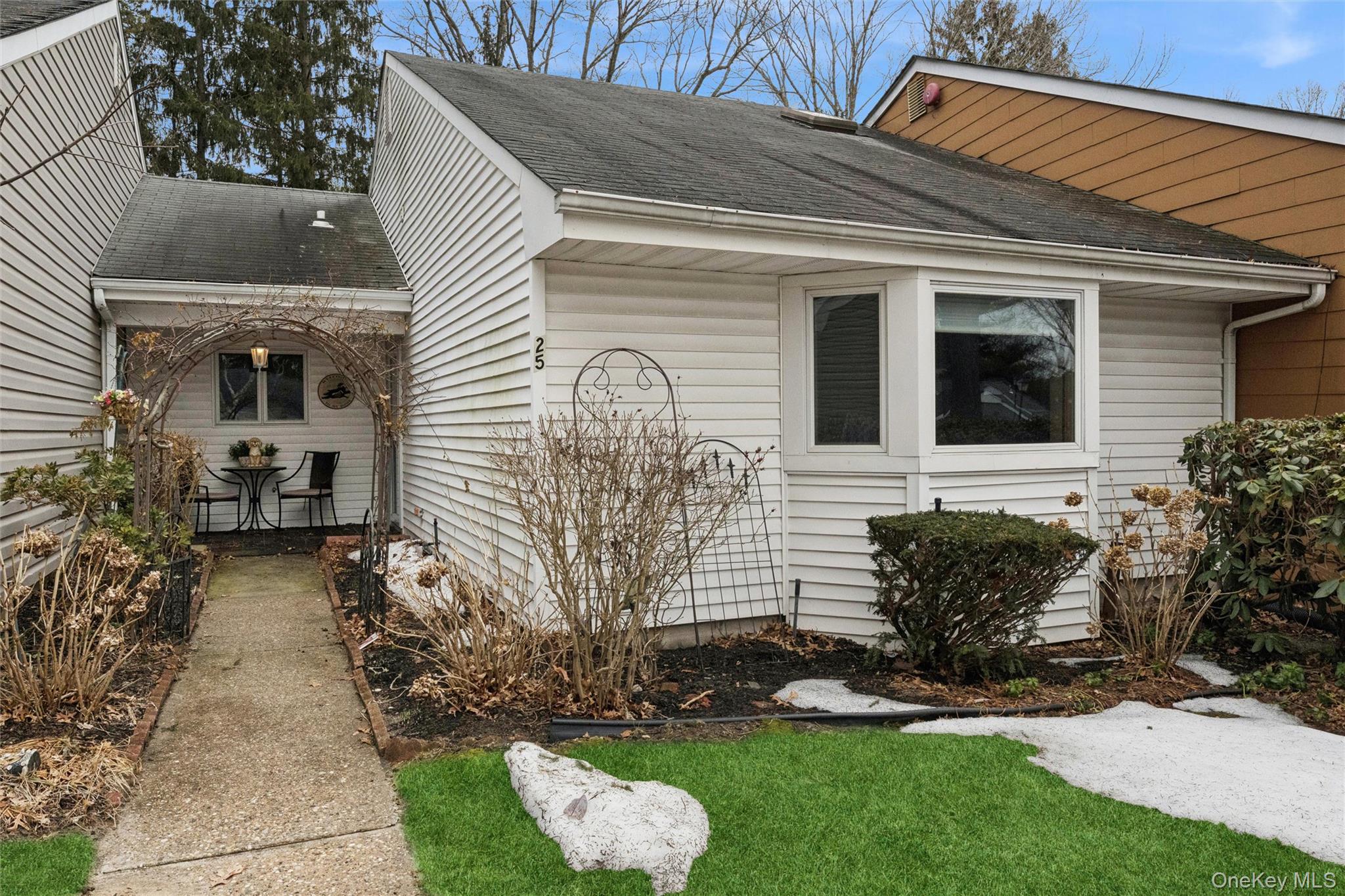 25 Freemont Lane, Coram, NY 11727