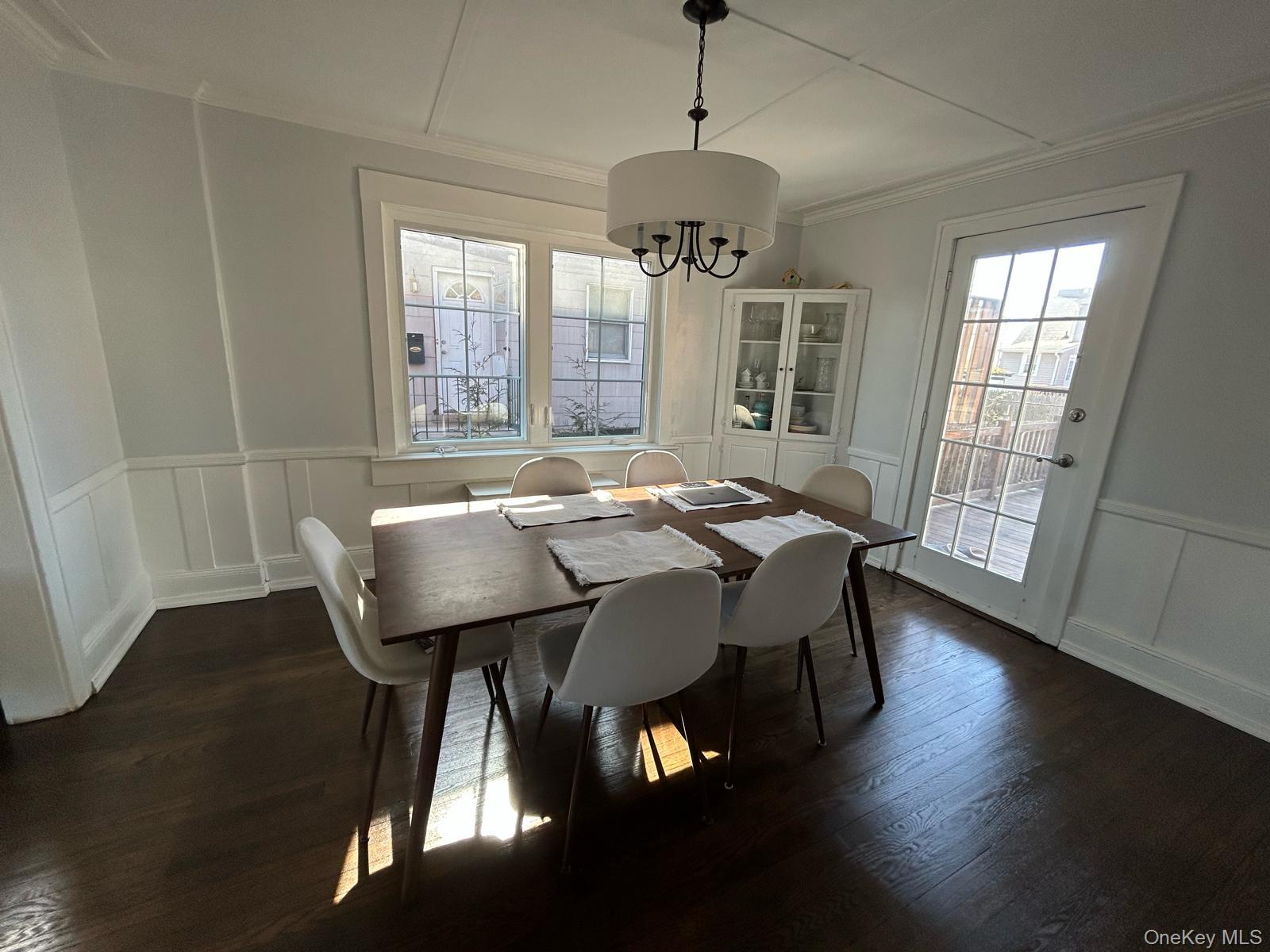 17 Cottonwood Road, Port Washington, NY 11050