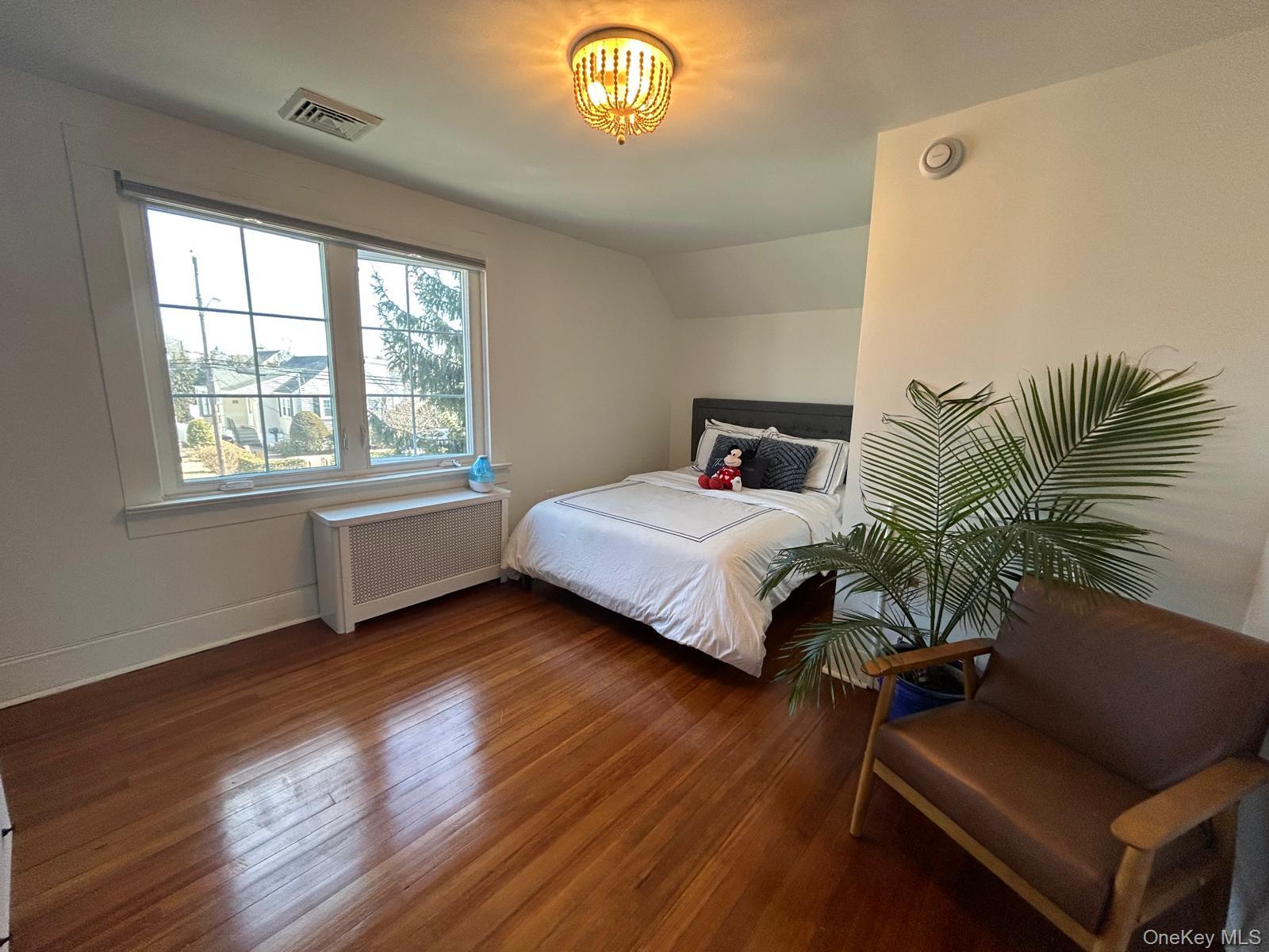 17 Cottonwood Road, Port Washington, NY 11050