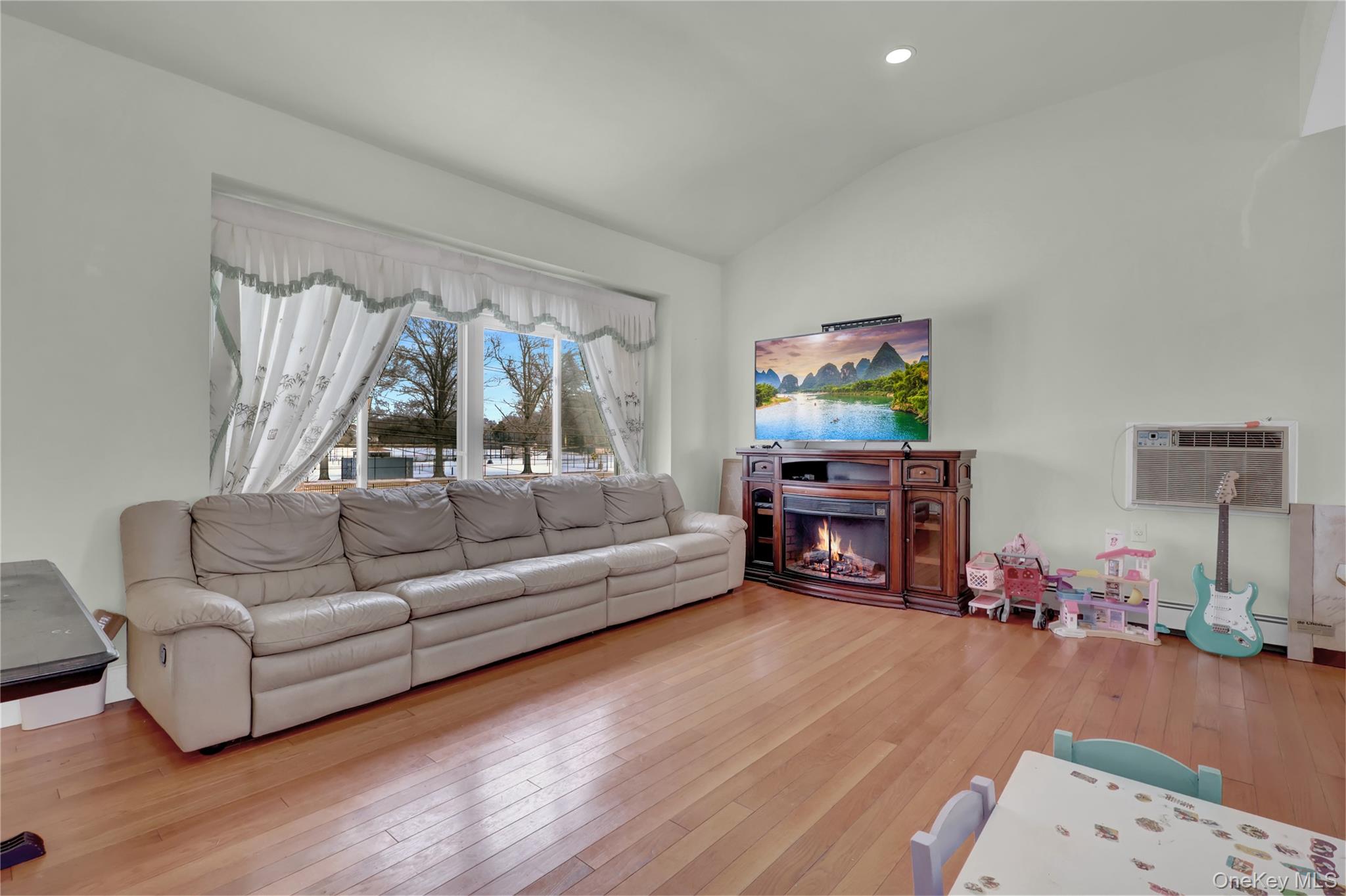 40 Scholar Lane, Commack, NY 11725