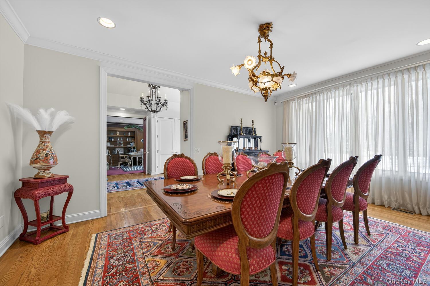 1 Hunting Lane, Old Westbury, NY 11568