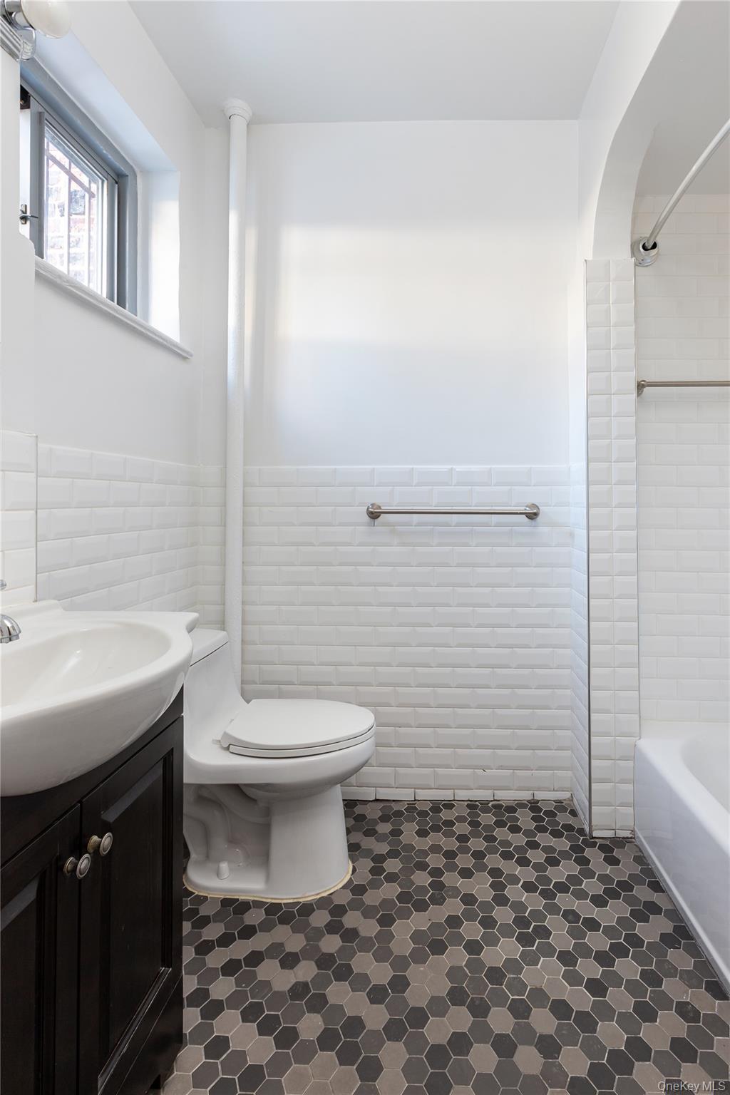 4445 Post Road # 3B, Bronx, NY 10471