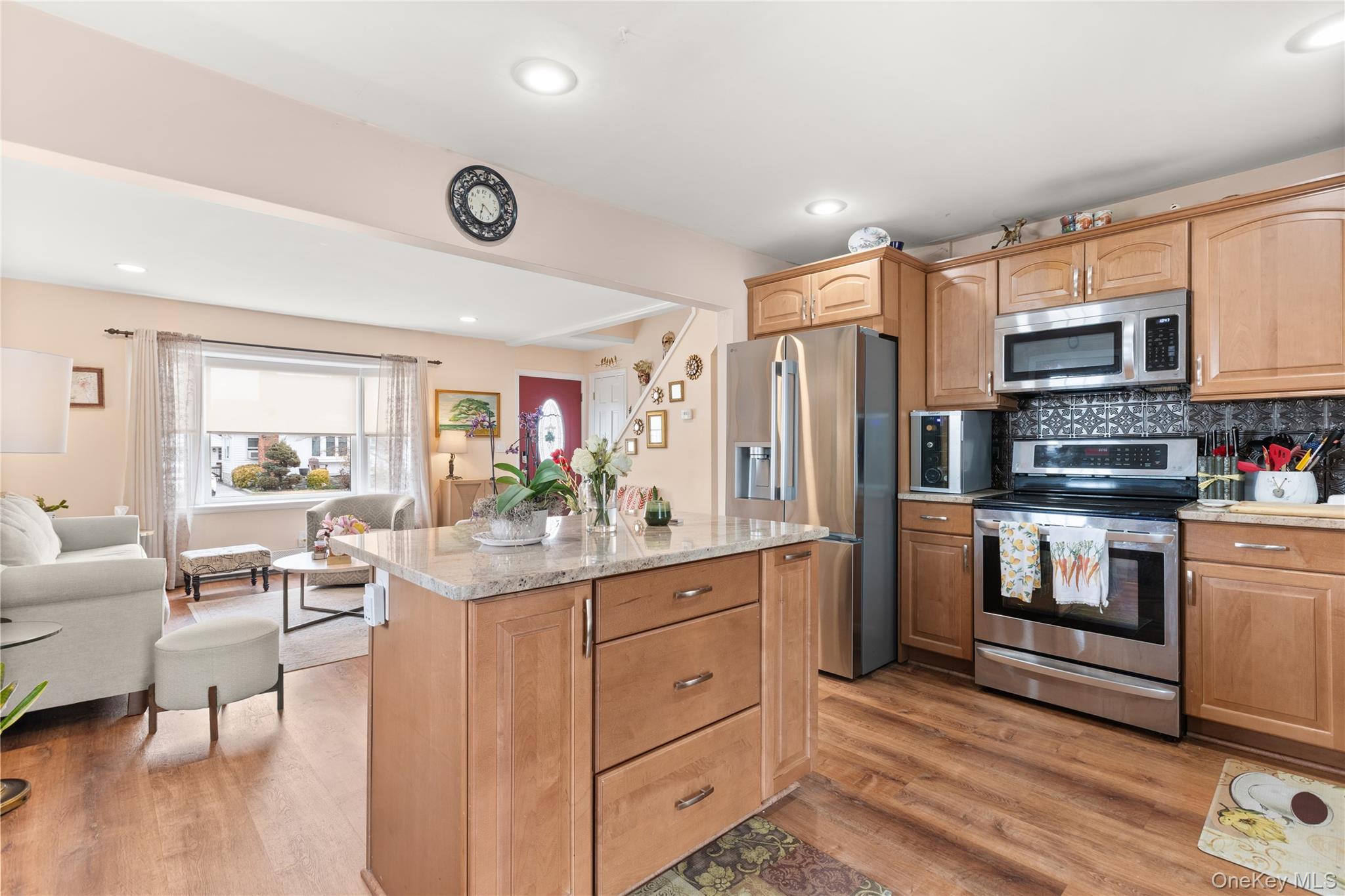 8 Garden Boulevard, Hicksville, NY 11801