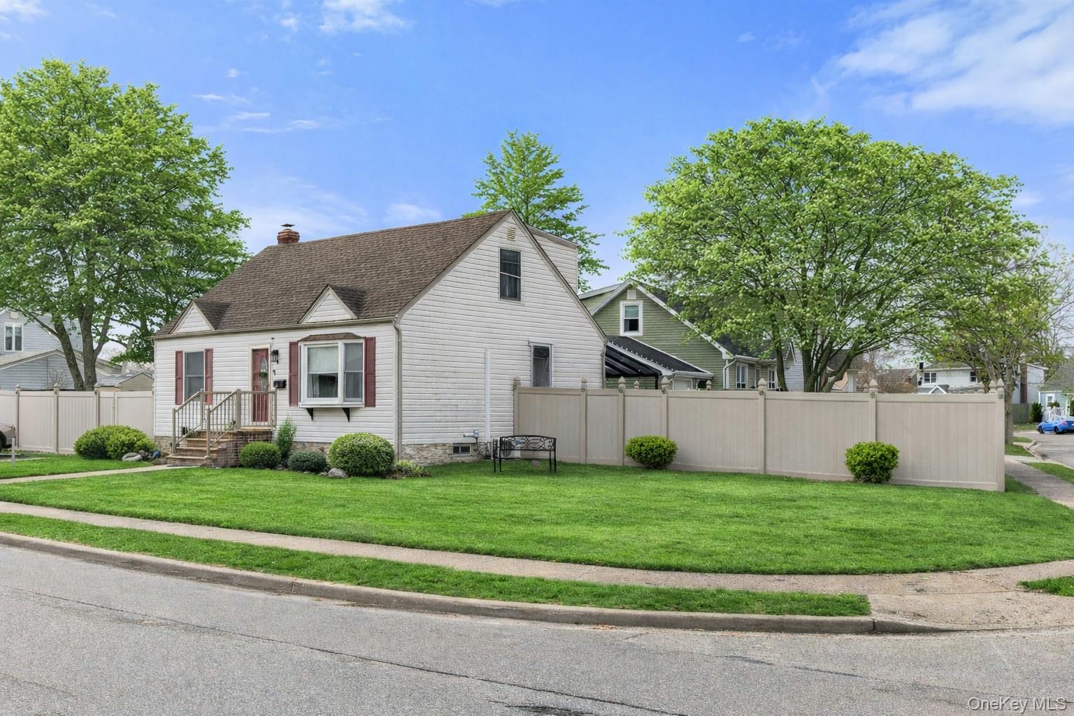 8 Garden Boulevard, Hicksville, NY 11801