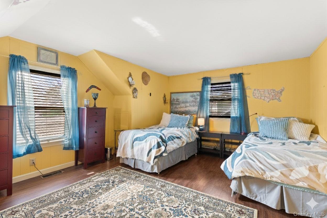 8 Garden Boulevard, Hicksville, NY 11801