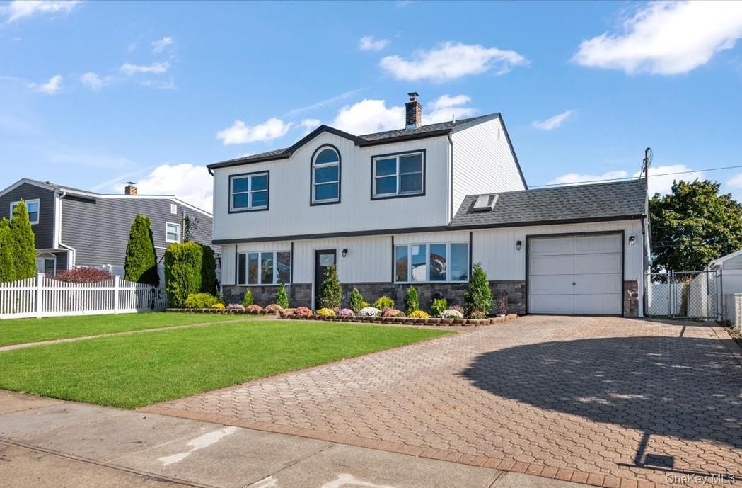 89 Ridge Lane, Levittown, NY 11756