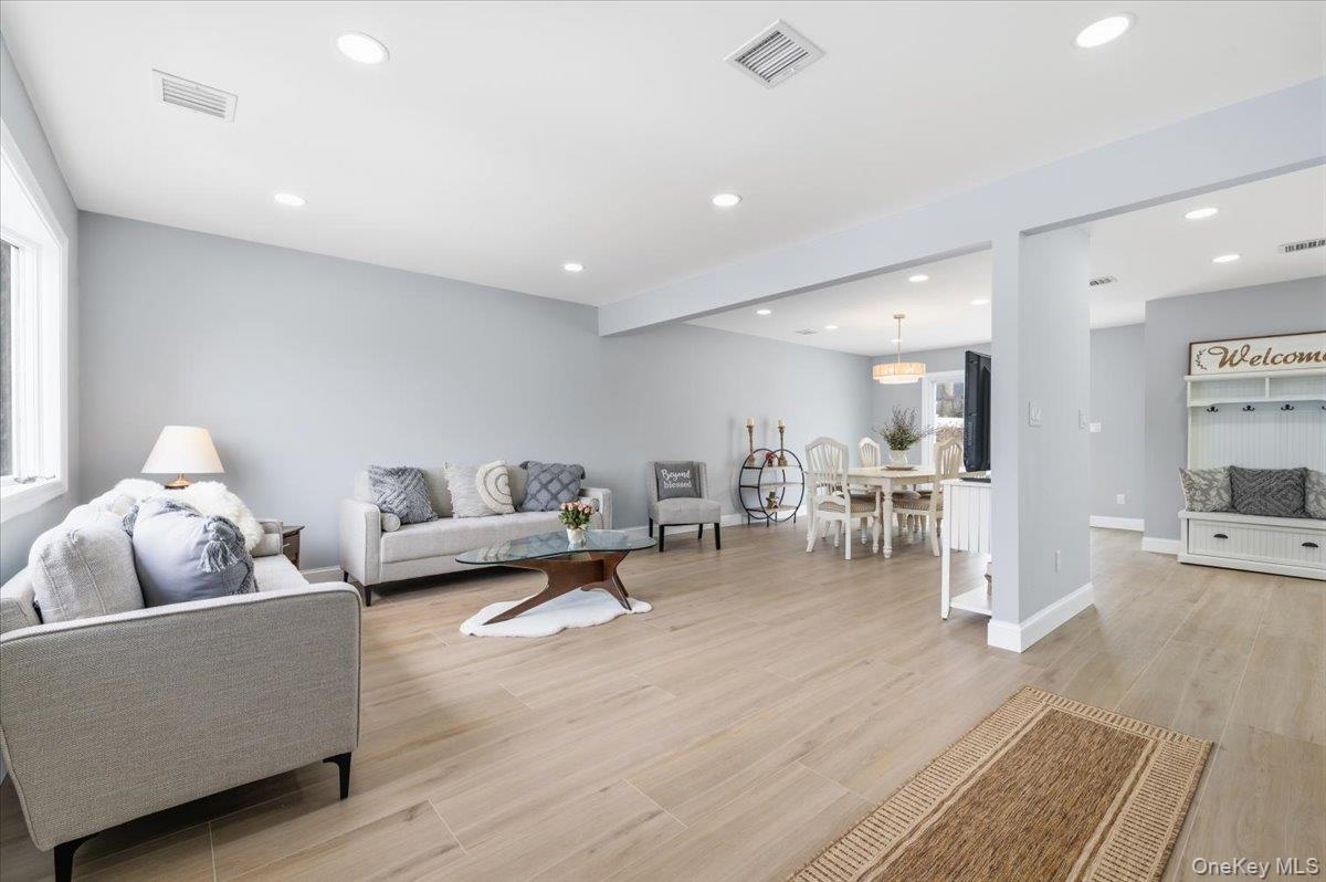 89 Ridge Lane, Levittown, NY 11756