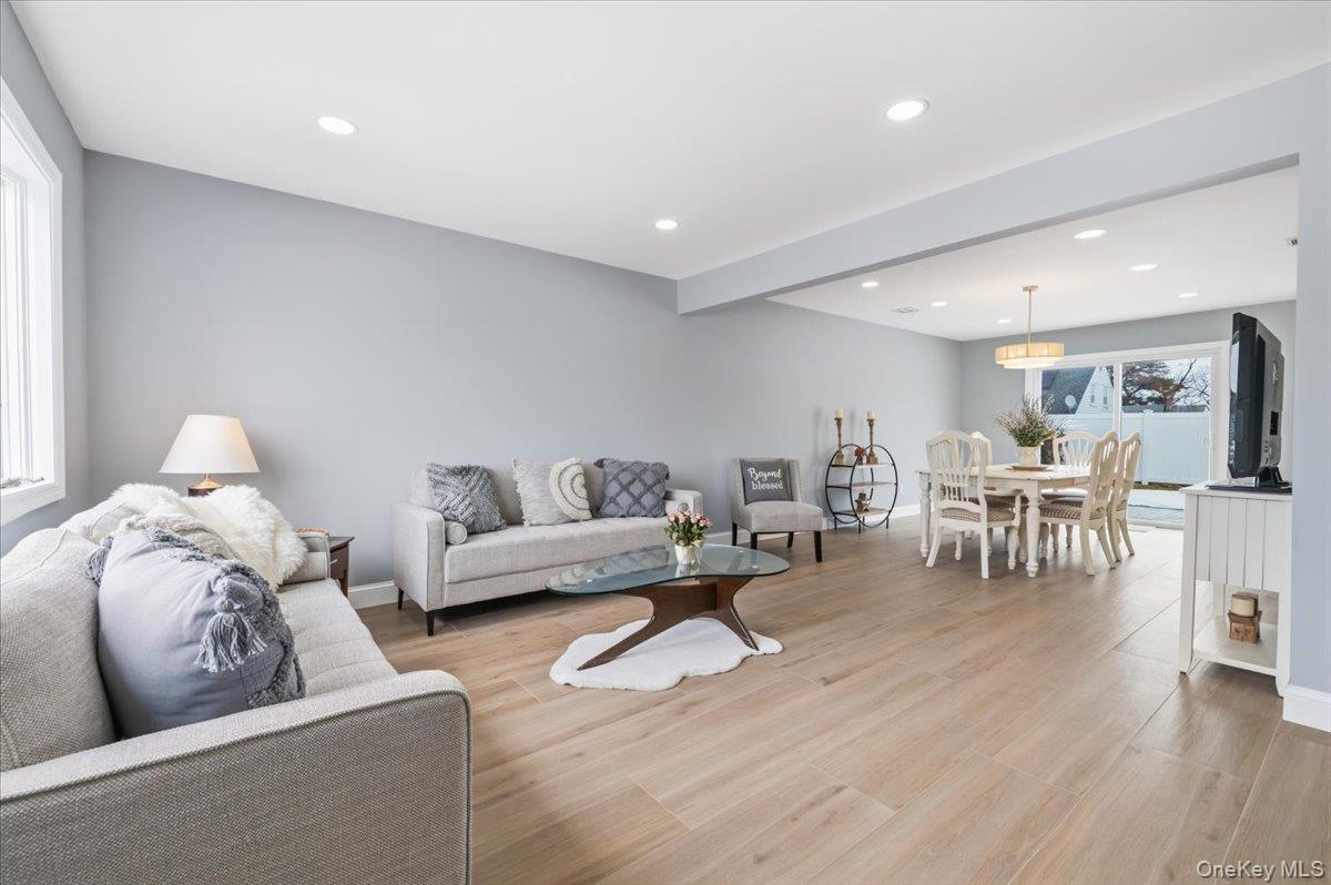 89 Ridge Lane, Levittown, NY 11756