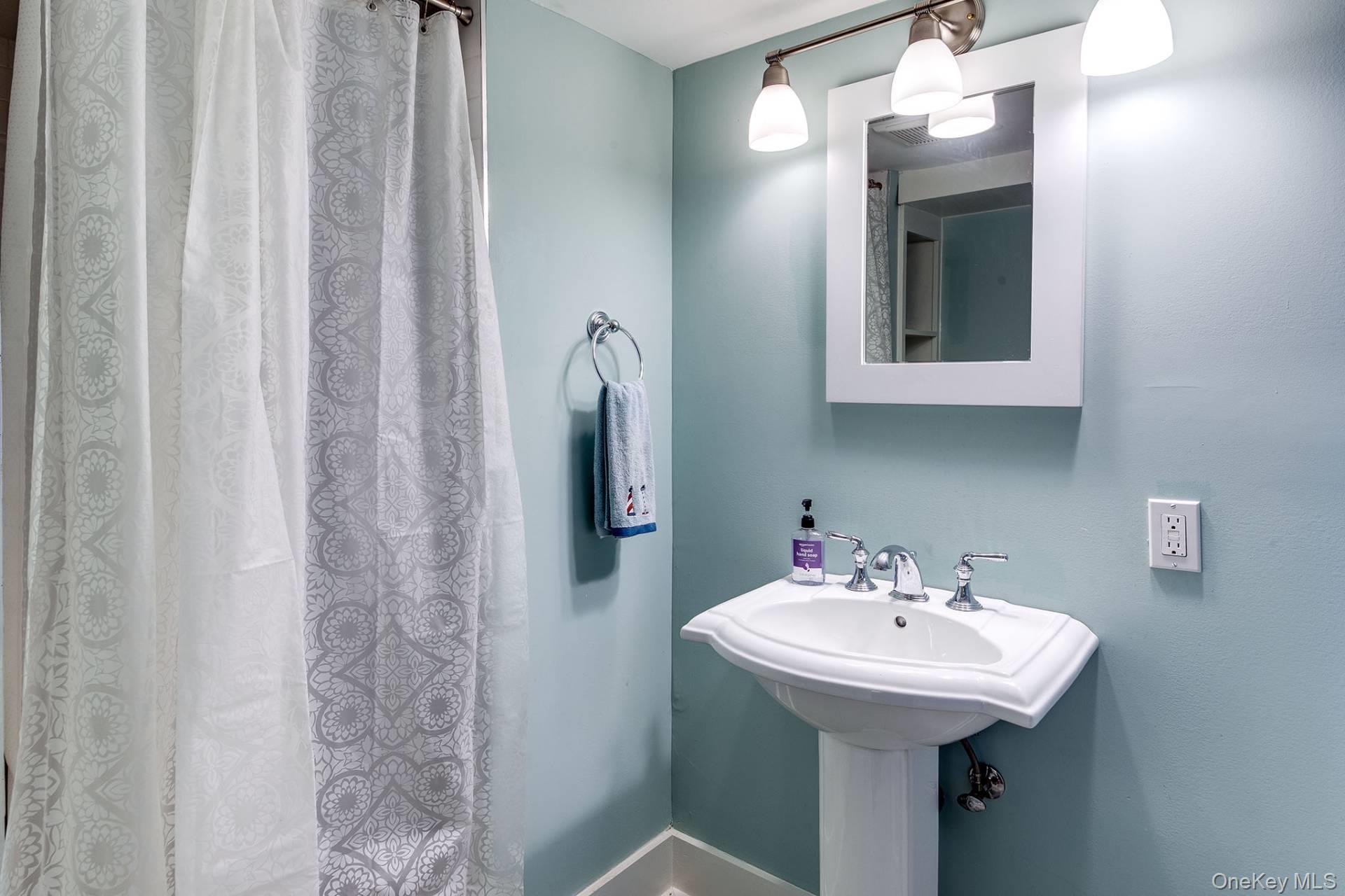 79 Bay View Drive W, Sag Harbor, NY 11963