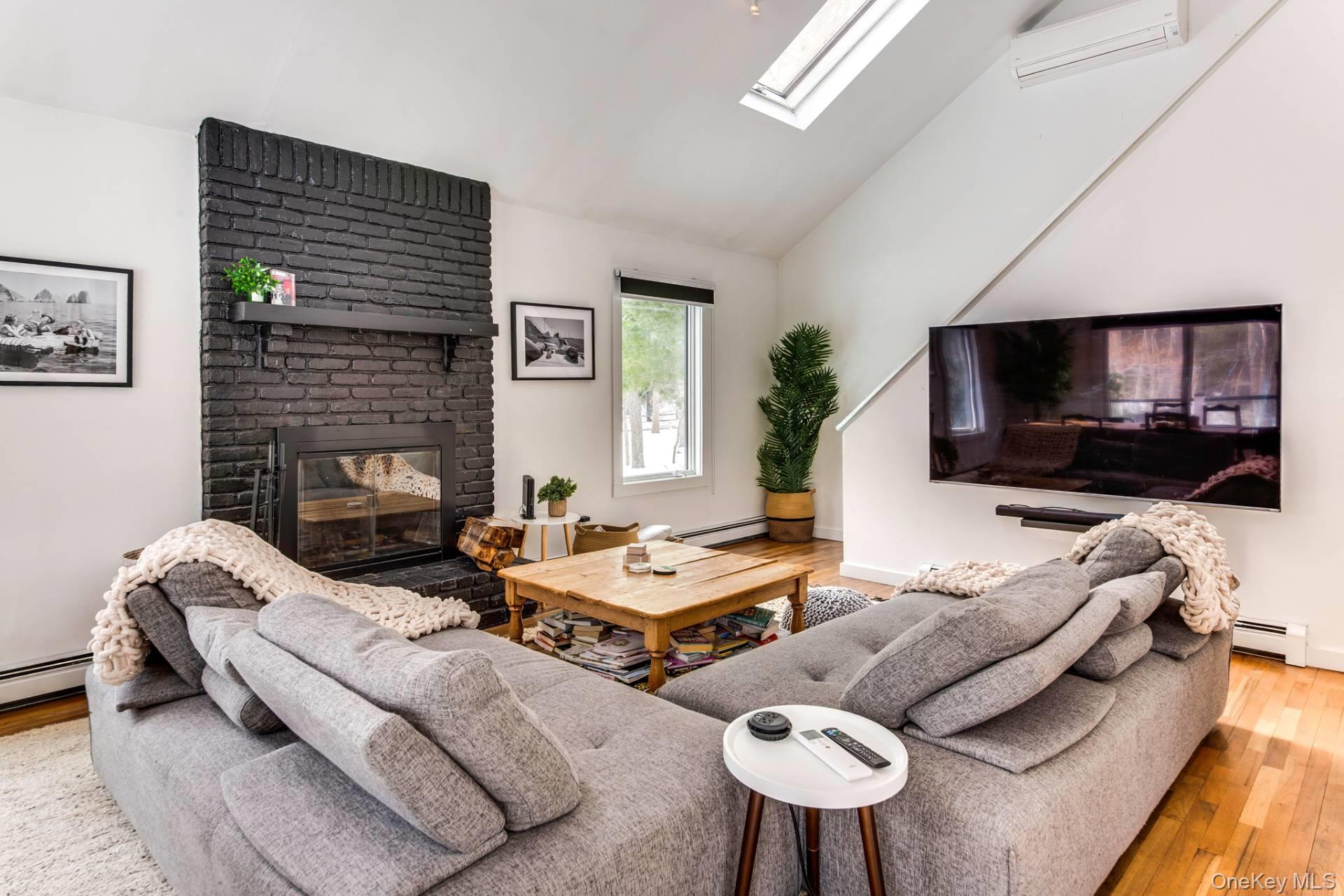 33 Woodbine Drive, East Hampton, NY 11937