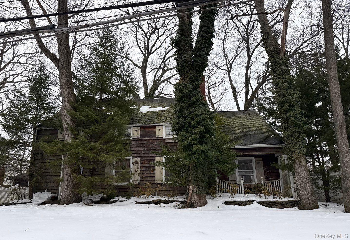 89 Linmouth Road, Malverne, NY 11565