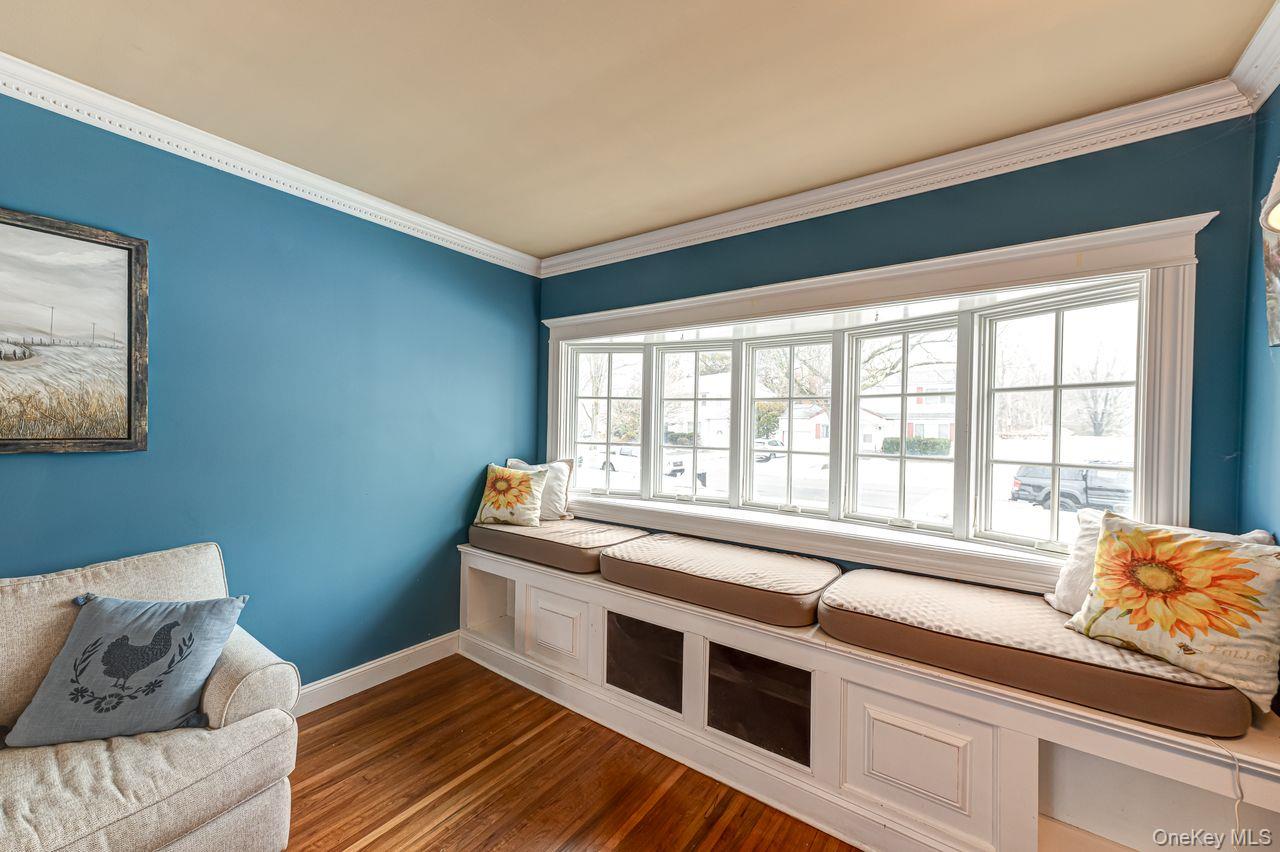 4 Hollyberry Road, Plainview, NY 11803