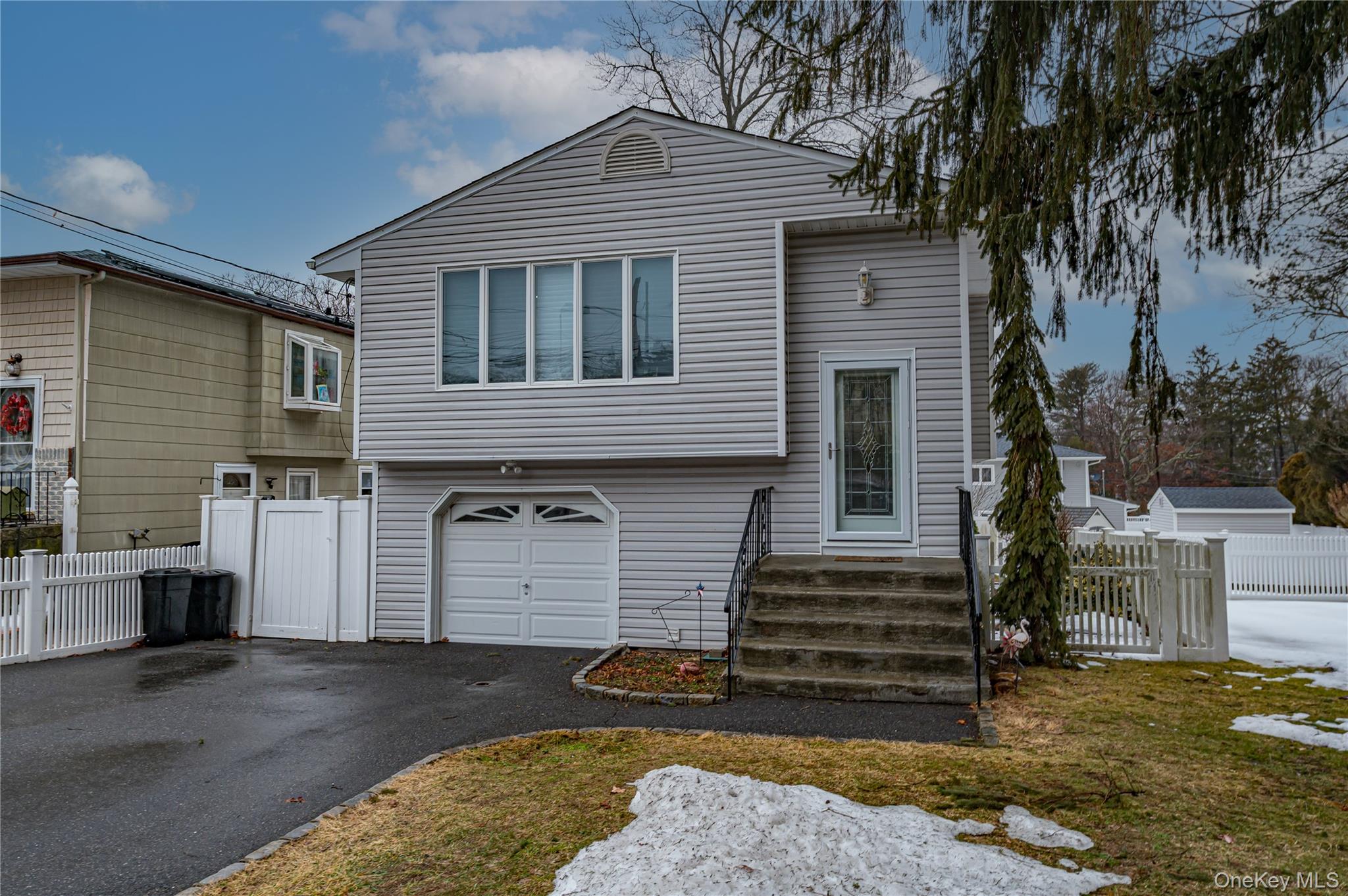 345 Collington Drive, Ronkonkoma, NY 11779