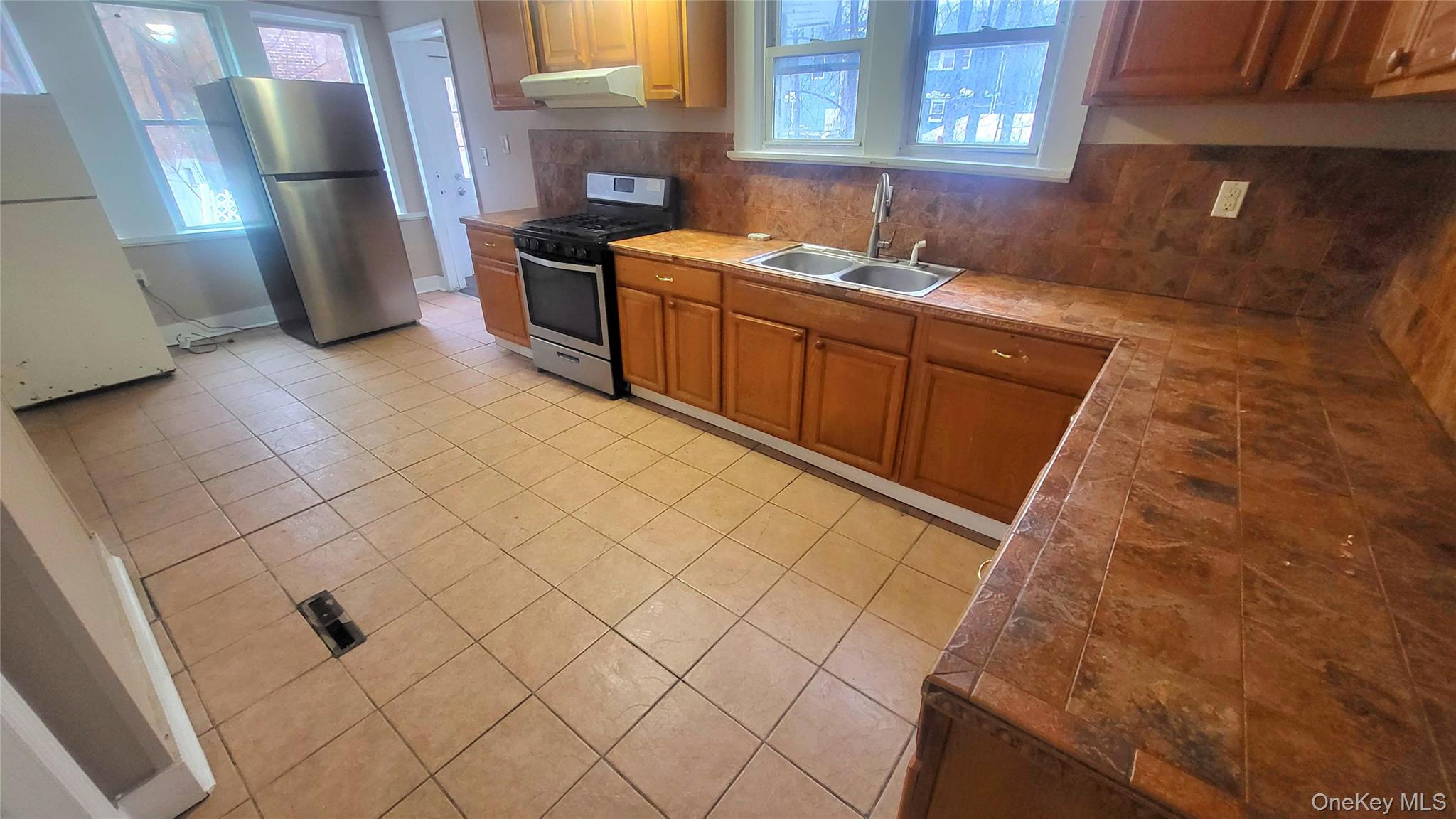 62 Catharine St, Poughkeepsie, NY 12601