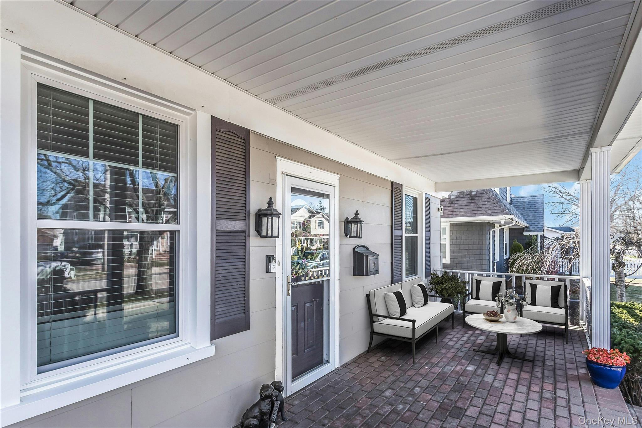 86 Taft Avenue, Lynbrook, NY 11563