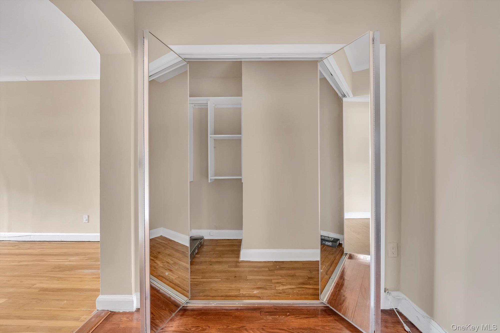 2 Townhouse Place # 3N, Great Neck, NY 11021