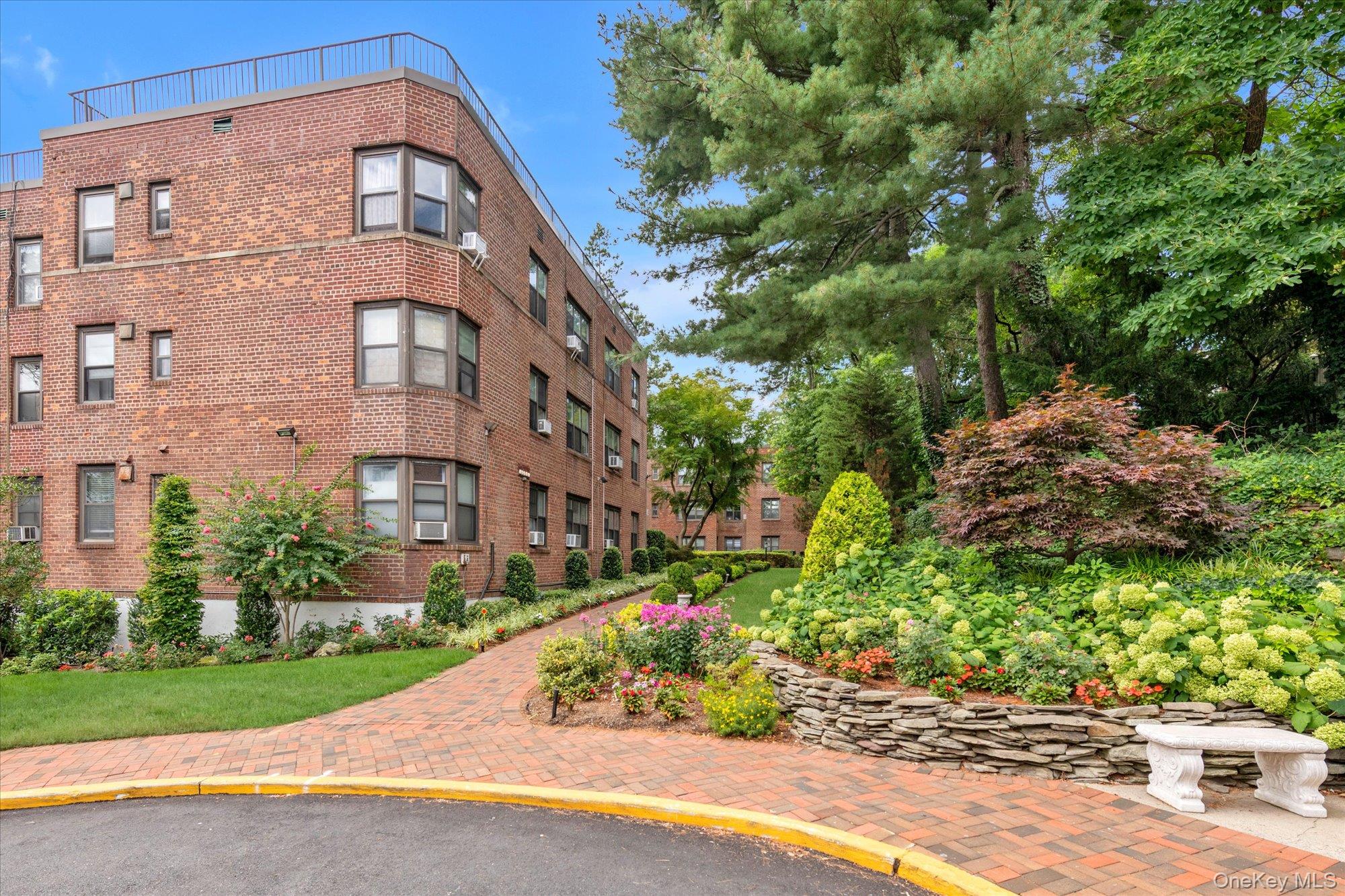 2 Townhouse Place # 3N, Great Neck, NY 11021