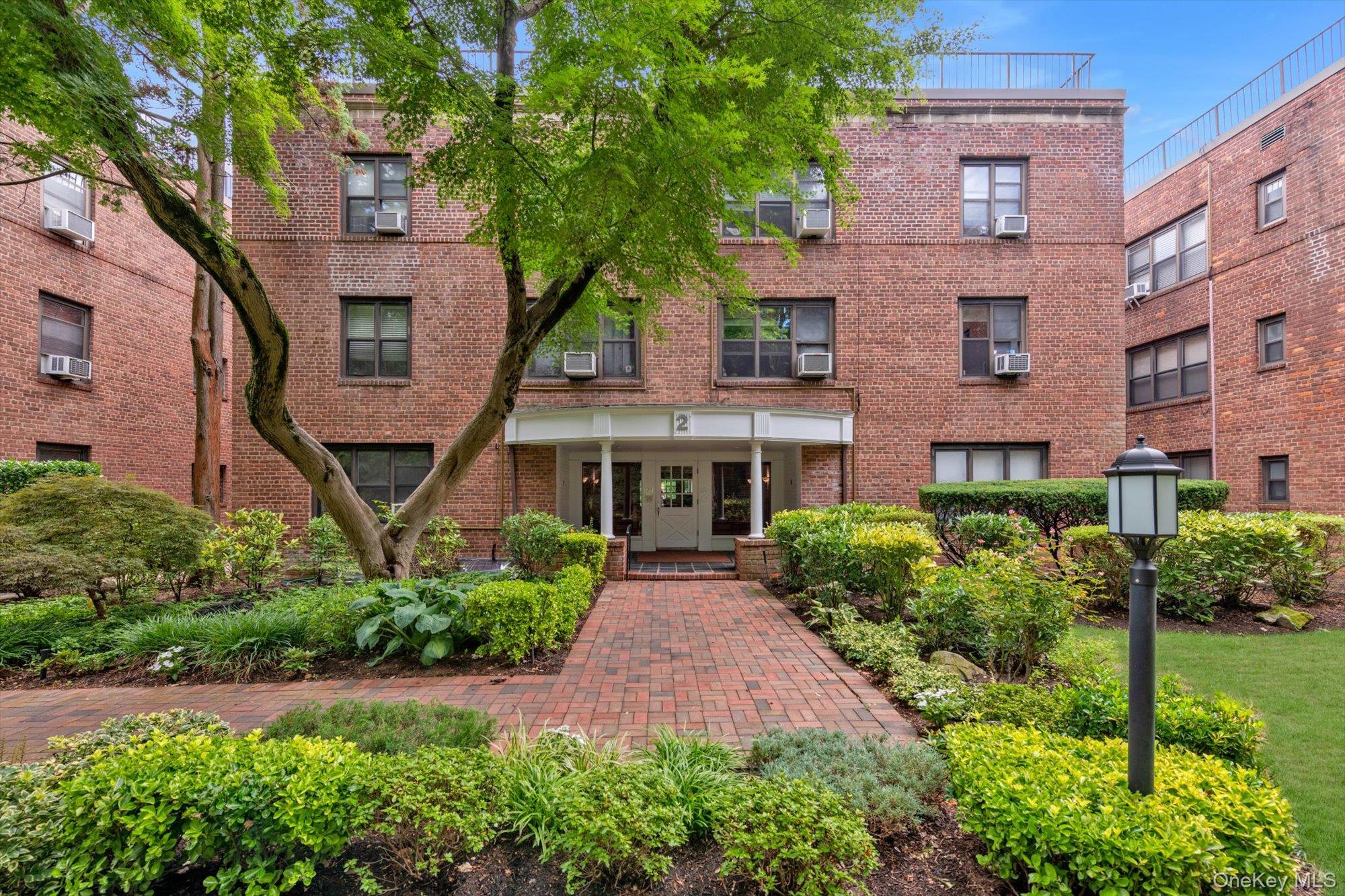 2 Townhouse Place # 3N, Great Neck, NY 11021