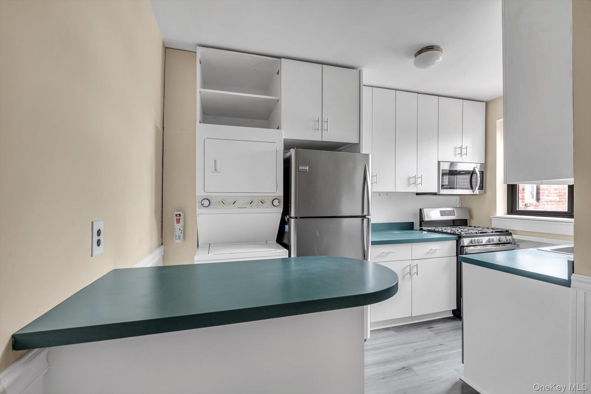 2 Townhouse Place # 3N, Great Neck, NY 11021