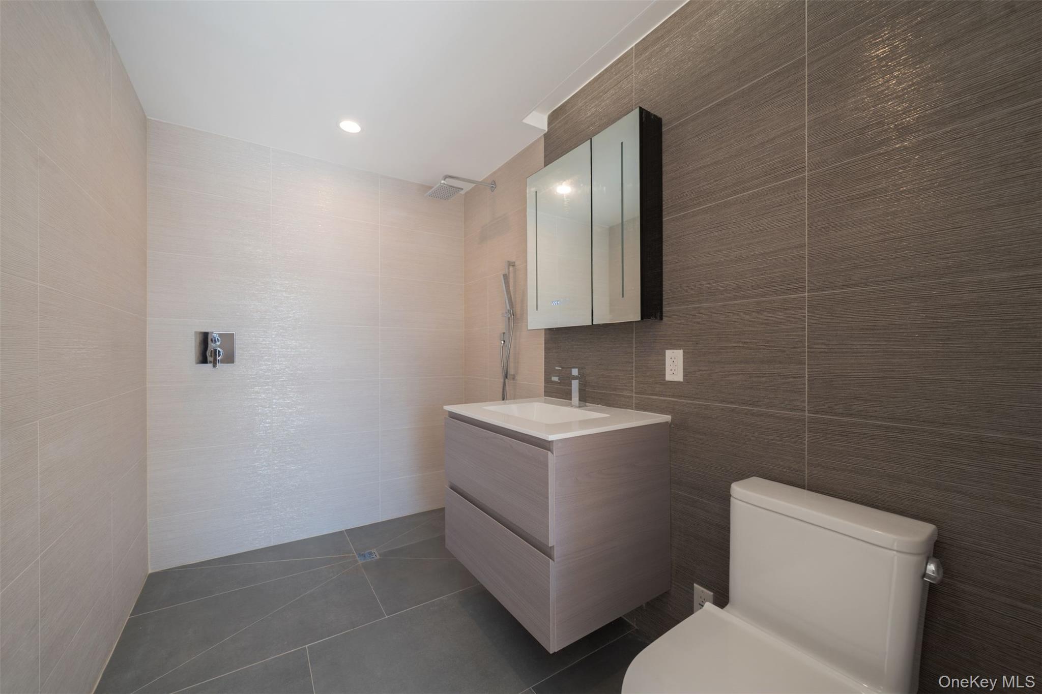 144-49 Northern Blvd # 213, Flushing, NY 11354