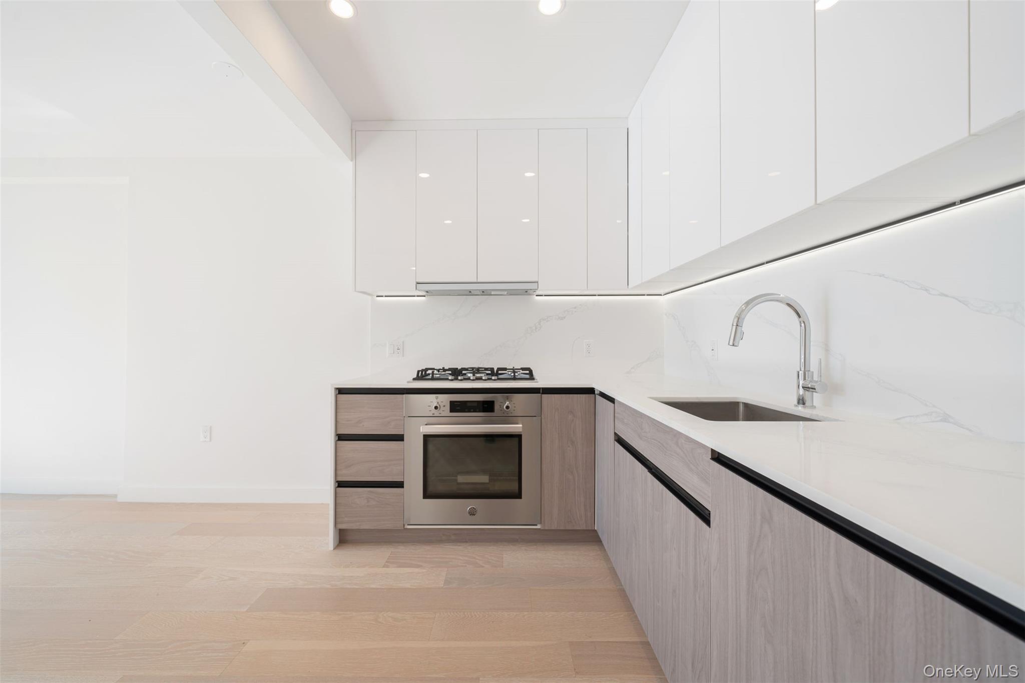 144-49 Northern Blvd # 213, Flushing, NY 11354