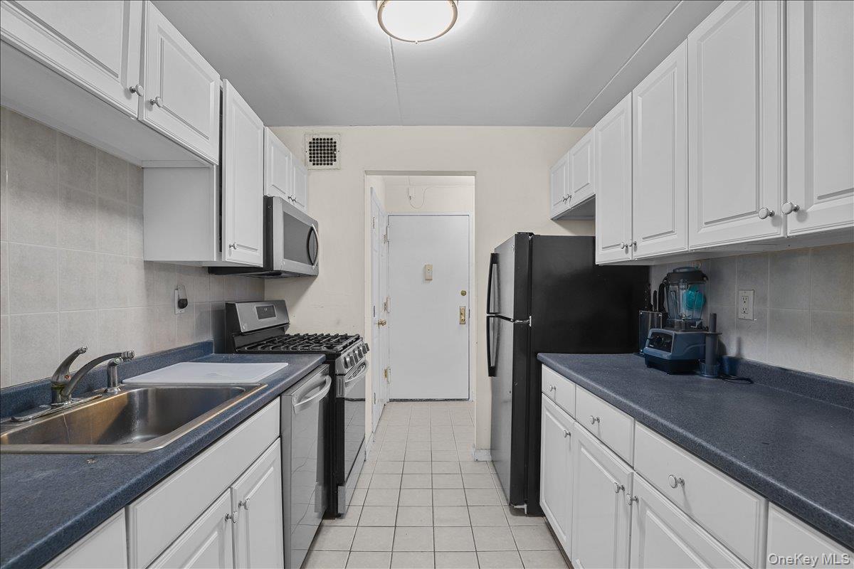 200 Diplomat Drive # 3M, Mount Kisco, NY 10549