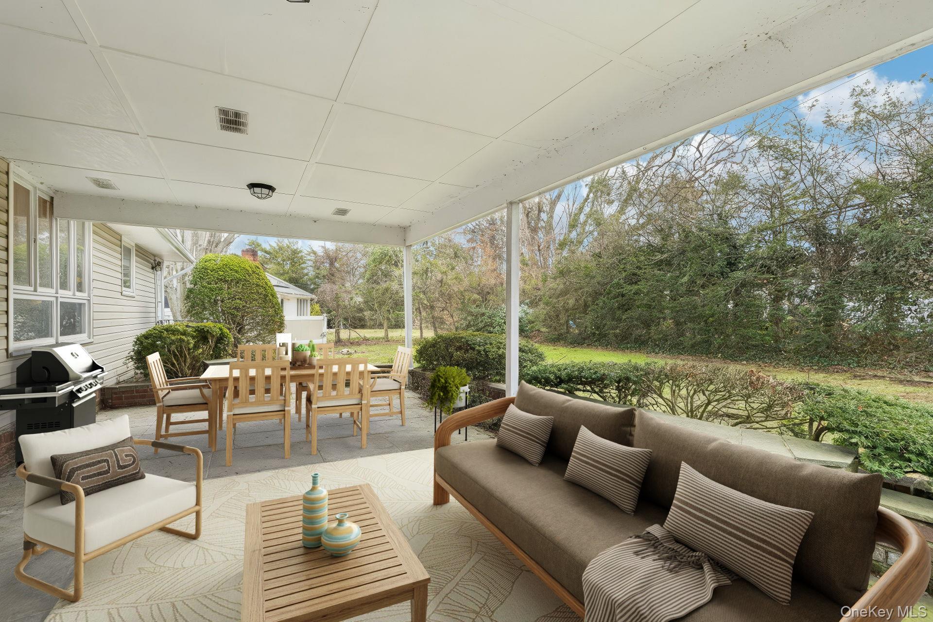 192 Bengeyfield Drive, East Williston, NY 11596