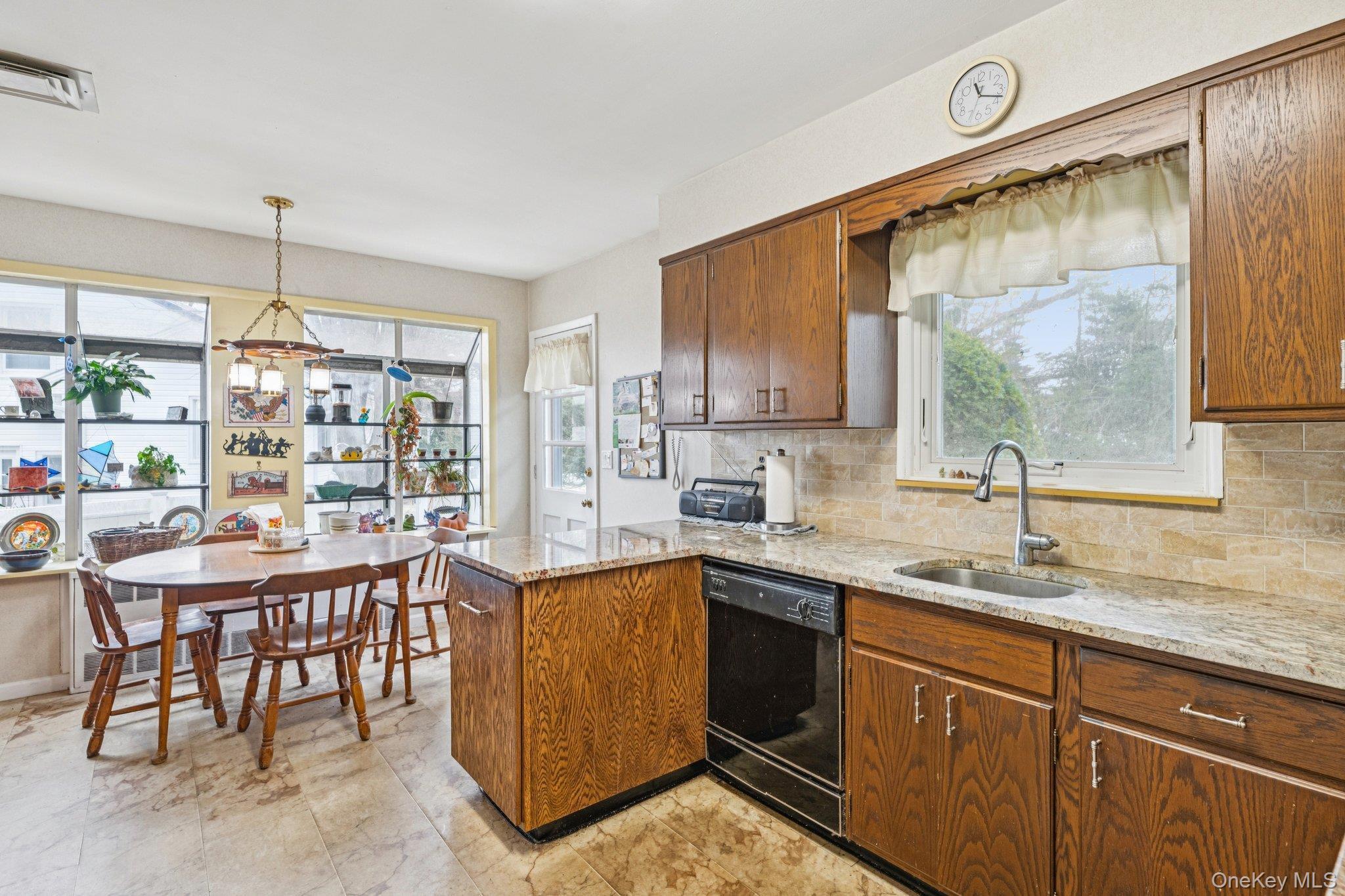 192 Bengeyfield Drive, East Williston, NY 11596