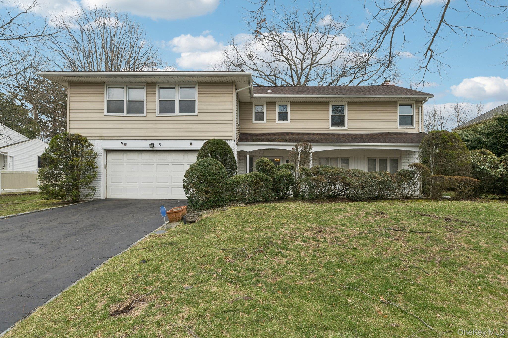 192 Bengeyfield Drive, East Williston, NY 11596