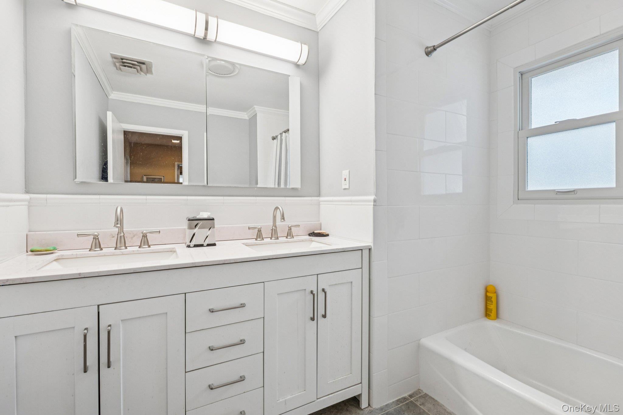 192 Bengeyfield Drive, East Williston, NY 11596