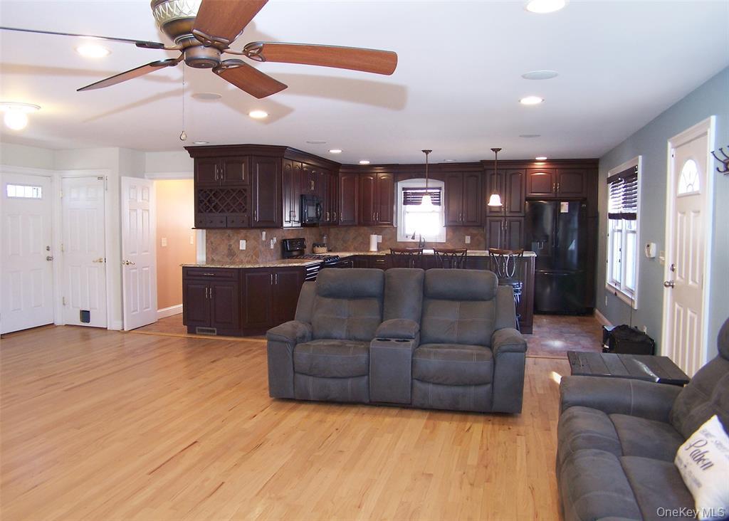 100 Lake Promenade, Ronkonkoma, NY 11779